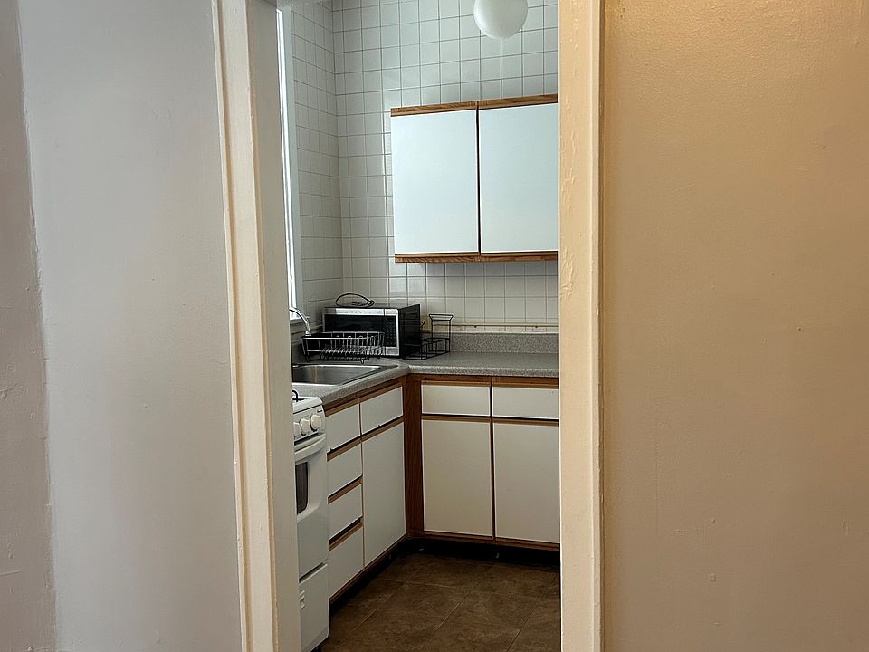 2nd image of 5847 S Blackstone Ave #9