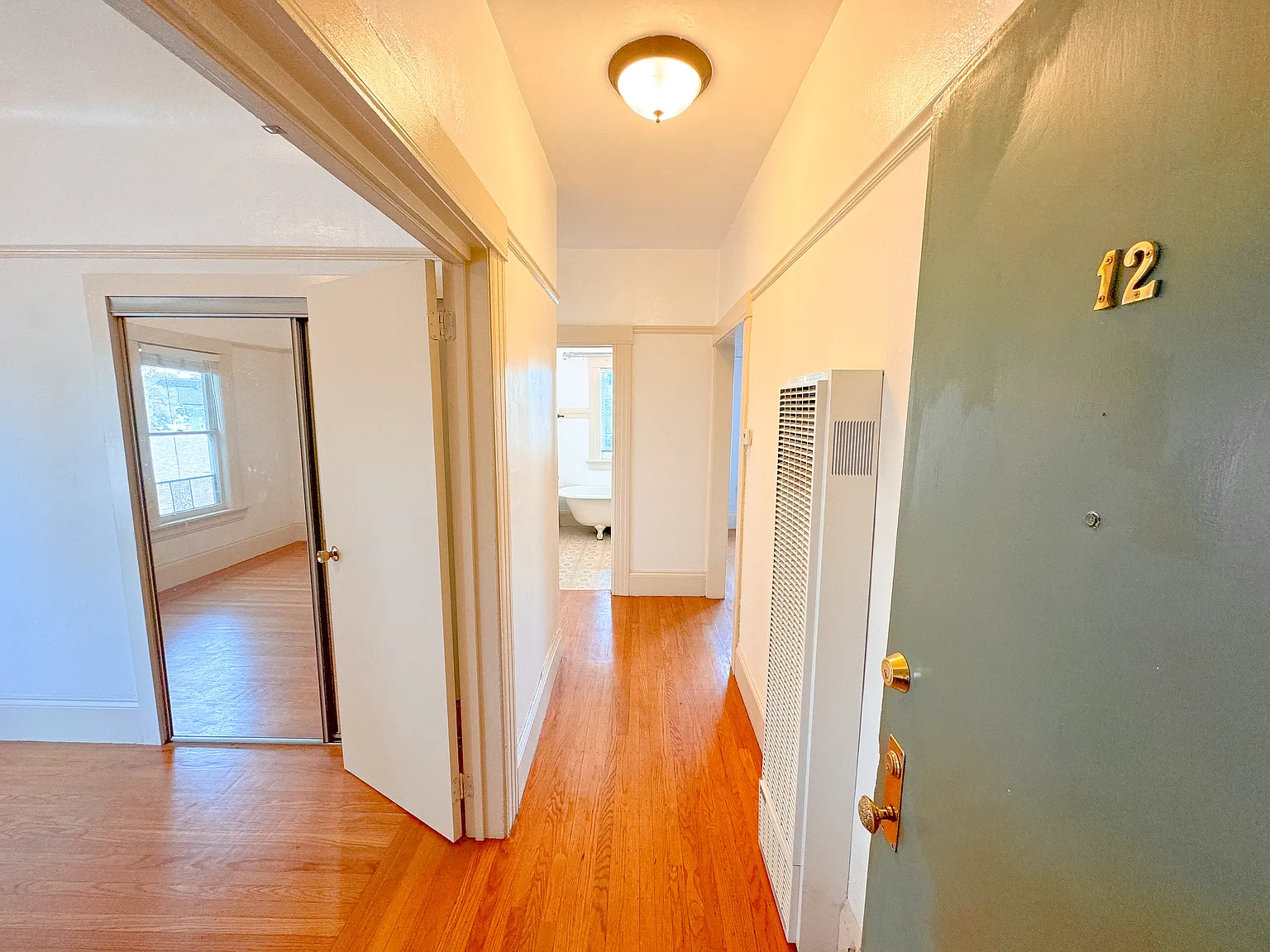 2 bed, 800 sqft, $2,200 — Photo 2