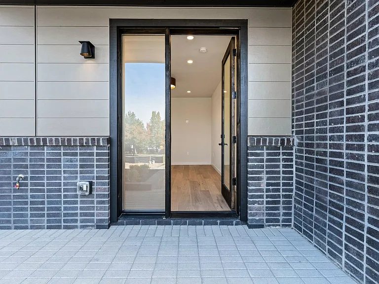 211 SW Log Ct — Photo 3