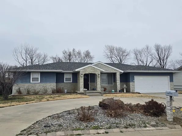 105 Cindy Dr, Russell, KS 67665
