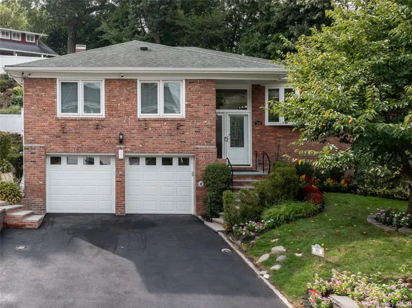 300 Thompson Shore Road, Manhasset, NY 11030