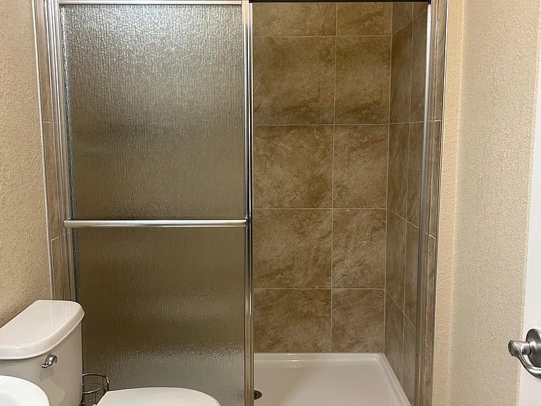 Main Level Bath & Toilet