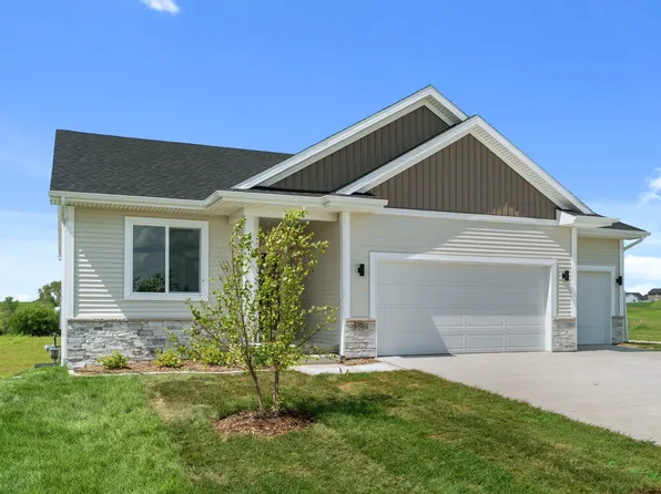 3269 Marigold Cir, Pella, IA 50219