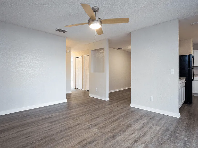 Rolling Hills Apartment Homes — Photo 4