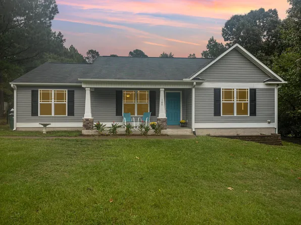 105 Crownside Dr, Four Oaks, NC 27524