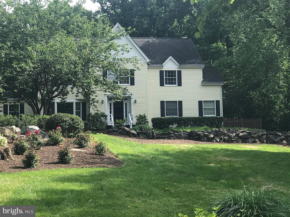 1st image of 119 Old Forest Cir