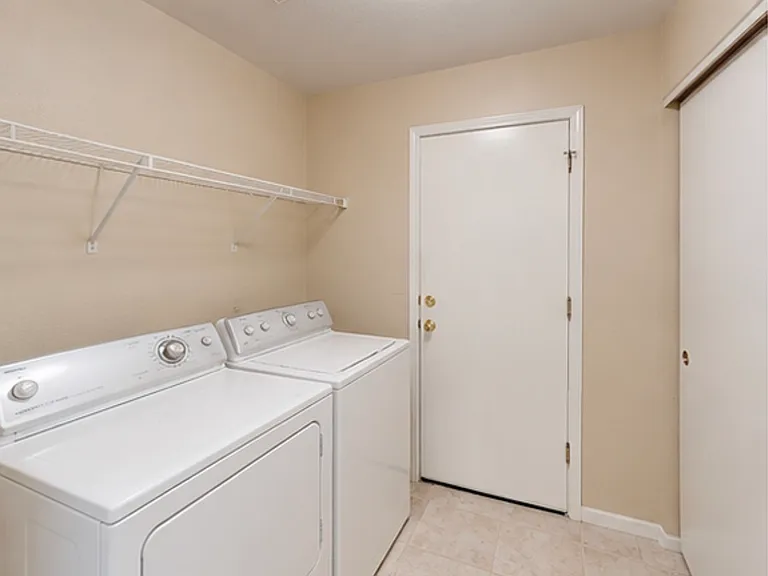 946 Sandy Way — Photo 11