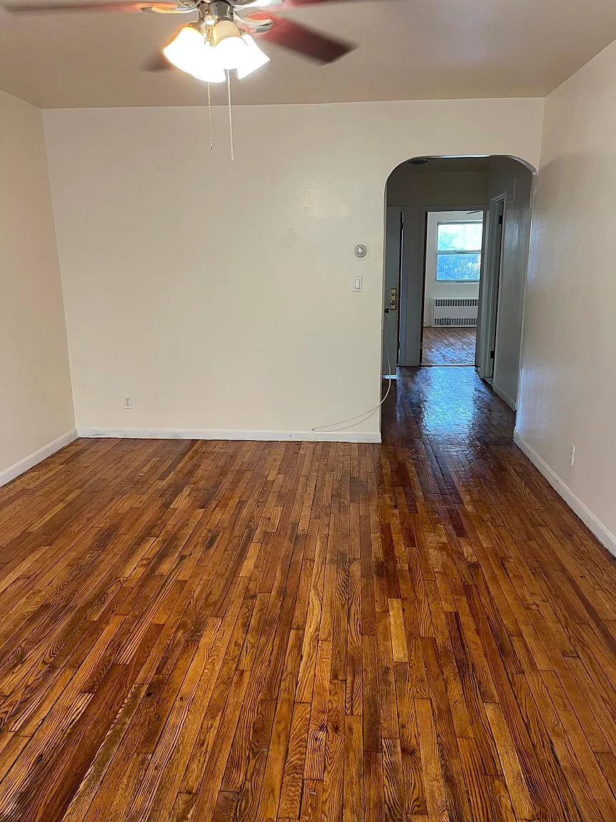 13911 Franklin Ave photo 1