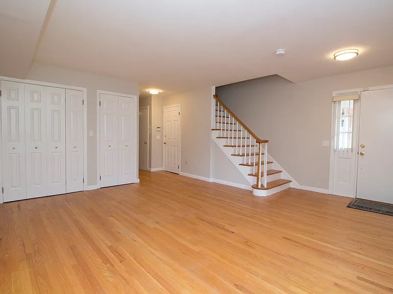 1058 Boston Post Rd — Photo 5