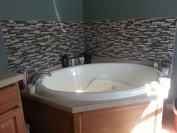 JACUZZI TUB