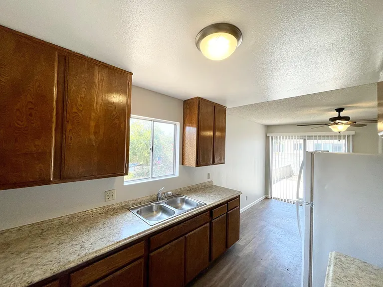 2350 Sea Breeze Dr — Photo 11