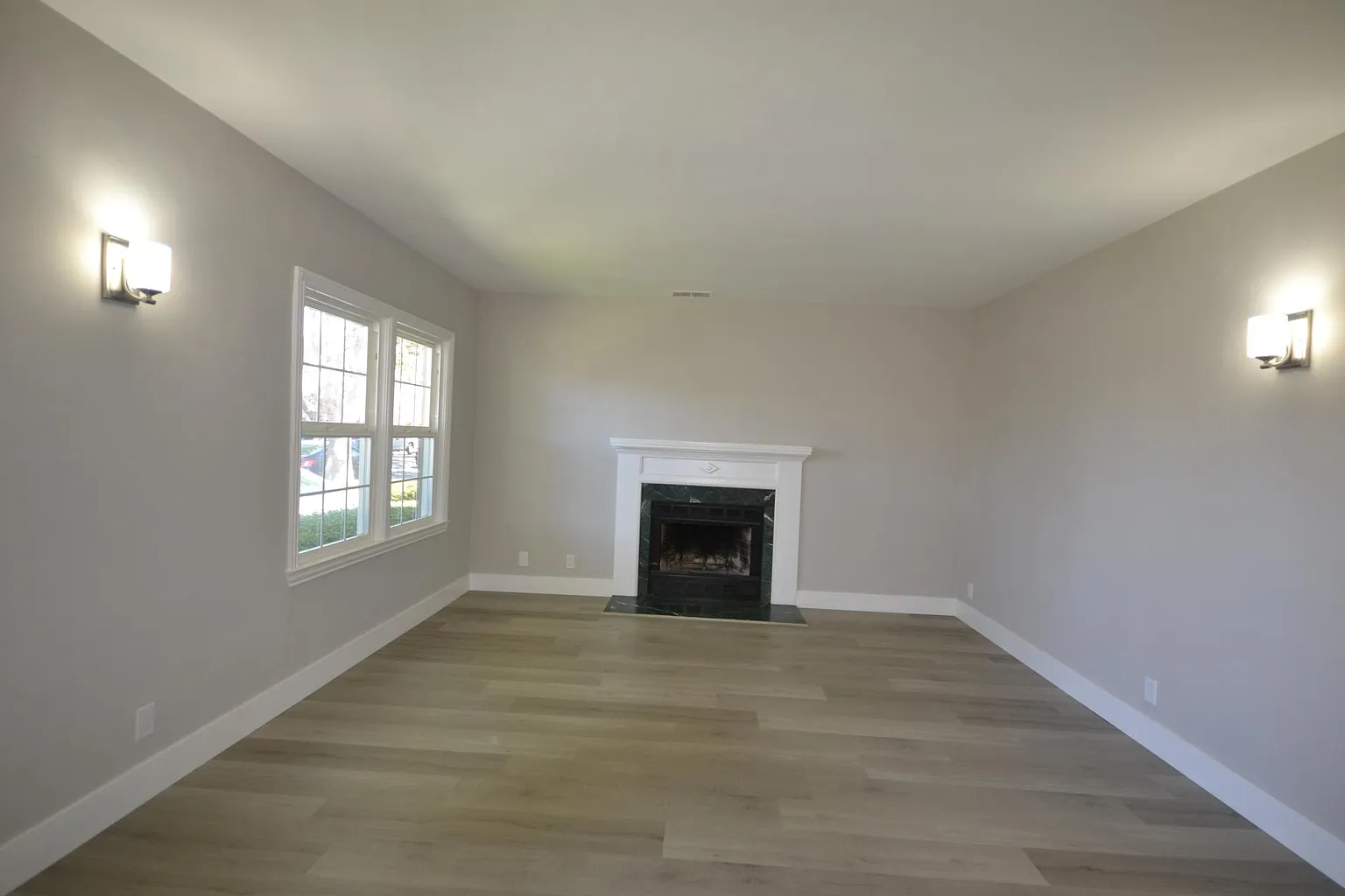 343 N Fremont St photo 1