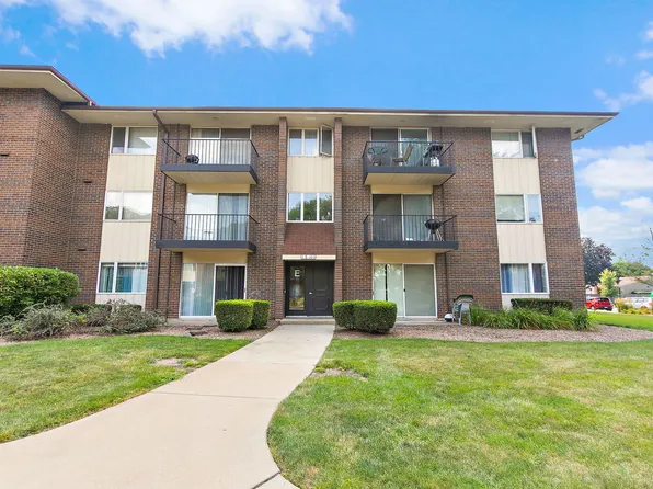 5S100 Pebblewood Ln APT E6, Naperville, IL 60563