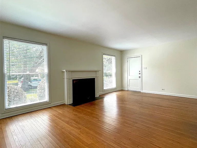 2102 Milford St #1 — Photo 4