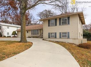 7637 Mission Rd, Prairie Village, KS 66208