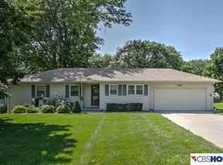 528 Brentwood Rd, Omaha, NE 68114