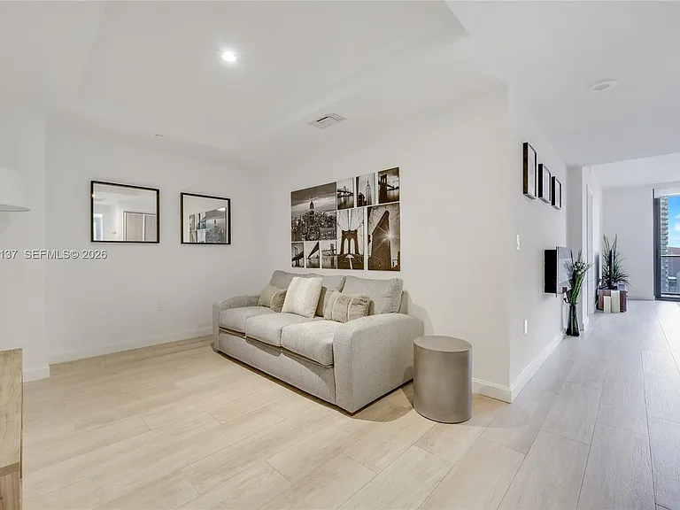 45 SW 9th St #1905 — Photo 6