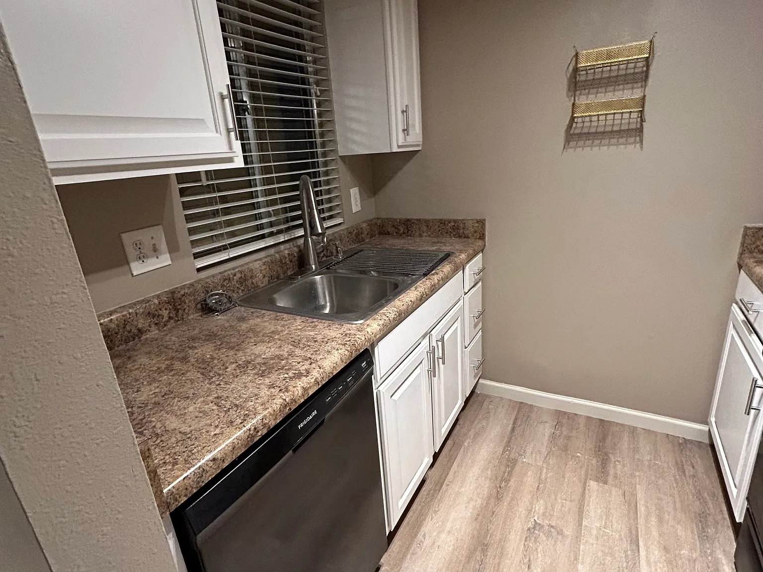 2 bed, 846 sqft, $1,600 — Photo 4
