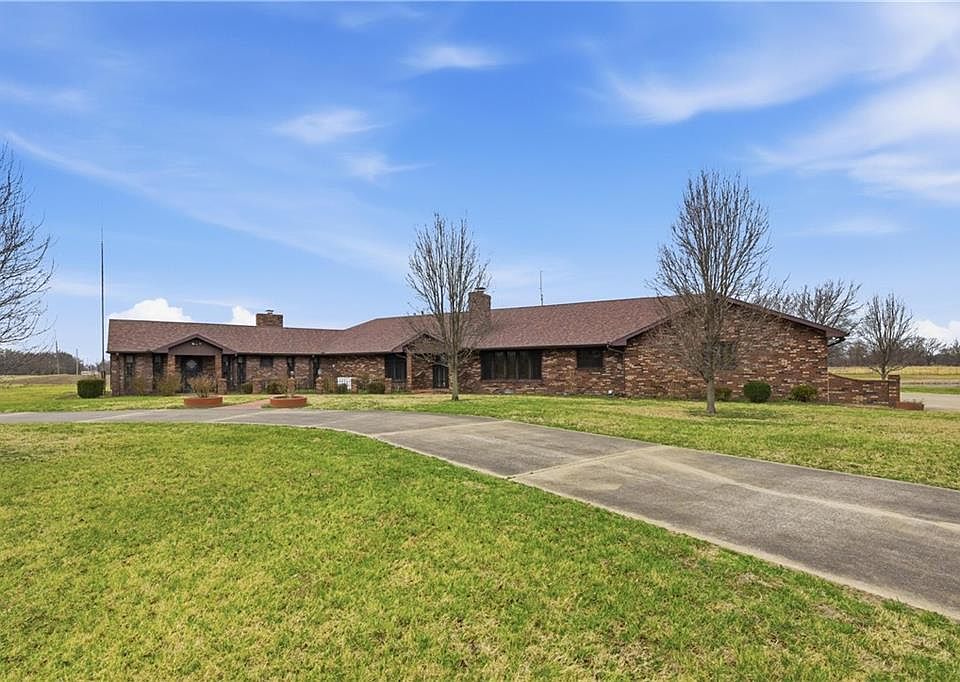 1st image of 1055 S 200th St