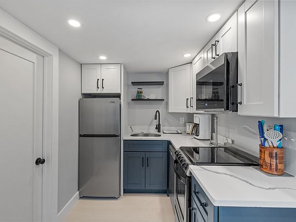 Full kitchen with efficiency appliances.