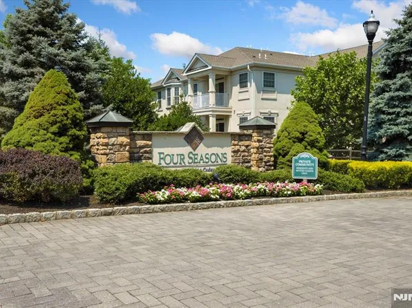 1112 Holly Ln, Cedar Grove, NJ 07009