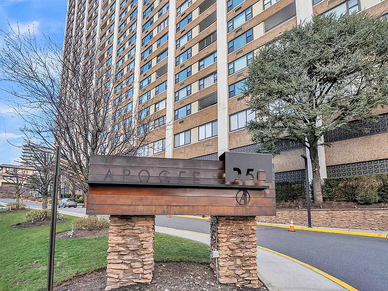 250 Gorge Rd #21E — Photo 8