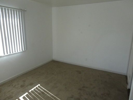 4th image of 931 Hoover Ave