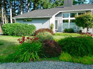 8525 Renny Ln NE, Bainbridge Island, WA 98110