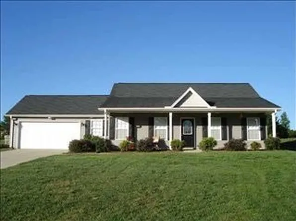 205 Humming Ct, Fountain Inn, SC 29644