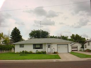 617 W 7th St, Julesburg, CO 80737