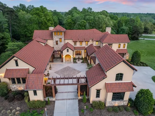 3220 N Old Greensboro Rd, High Point, NC 27265