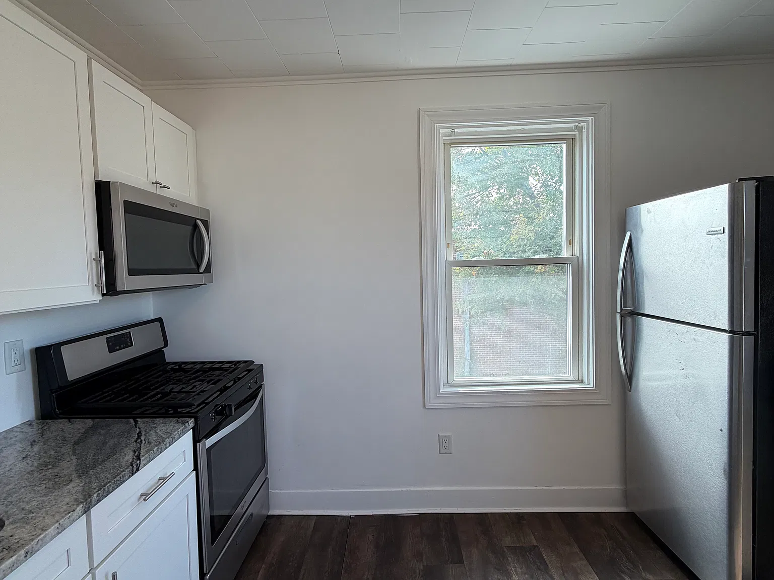 2 bed, 800 sqft, $2,750 — Photo 2