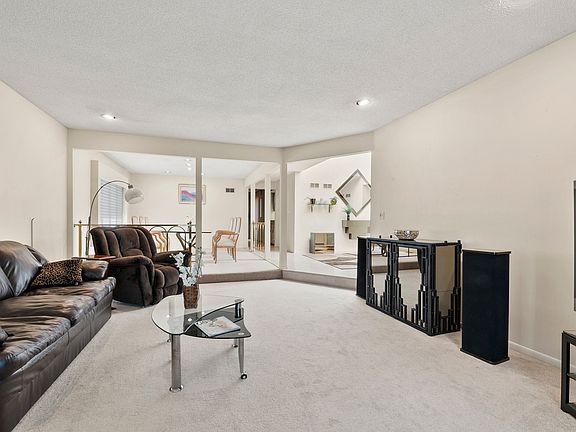 4th image of 2526 Burgundy Ln