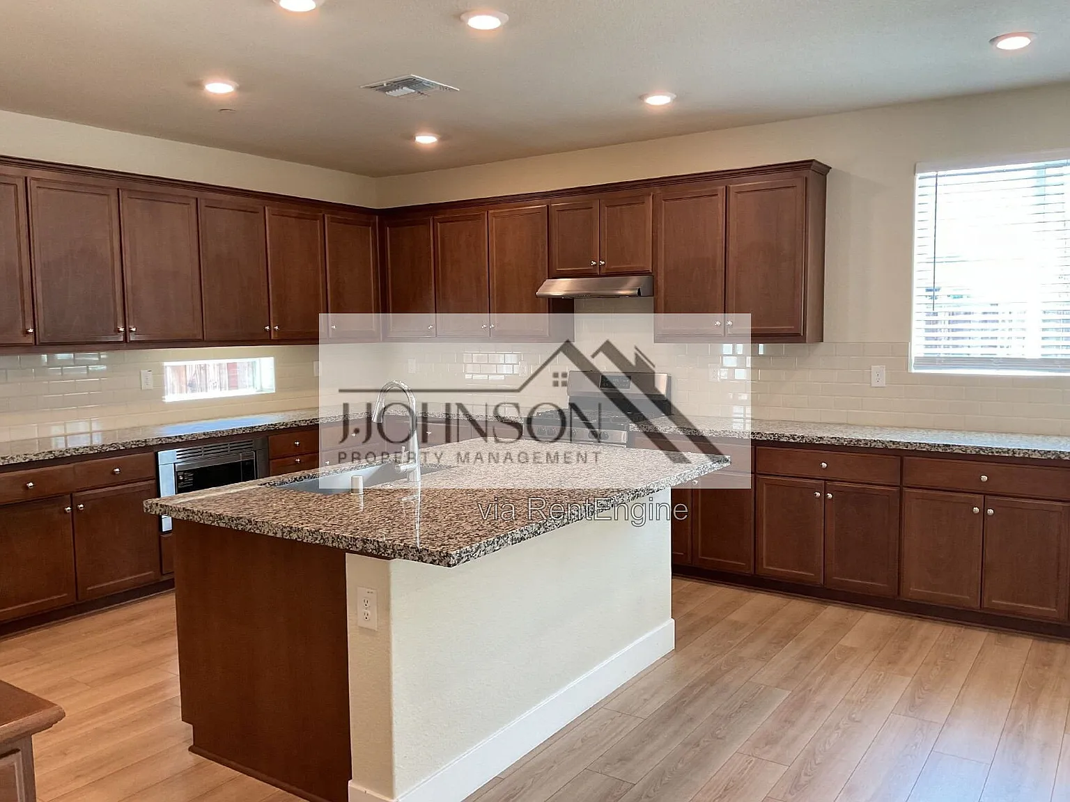 4 bed, 3.0 bath, 2976 sqft, $3,100 — Photo 3
