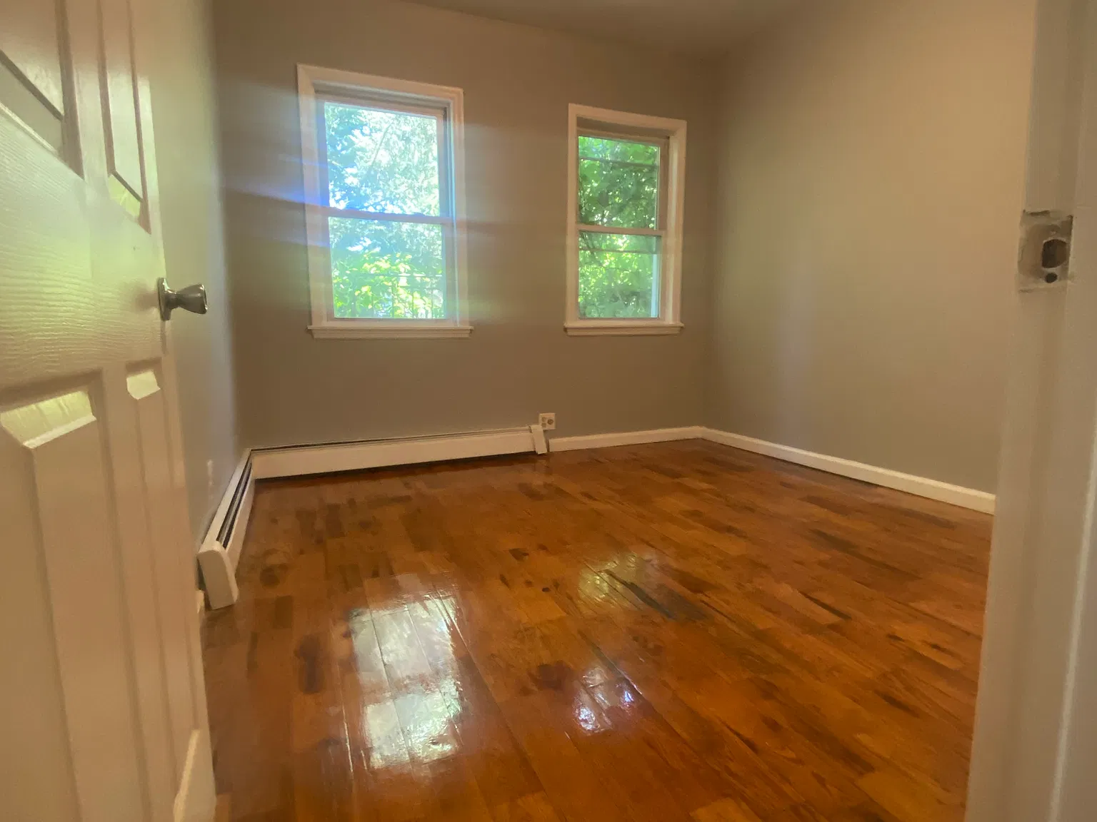 3 bed, 1000 sqft, $3,200 — Photo 2