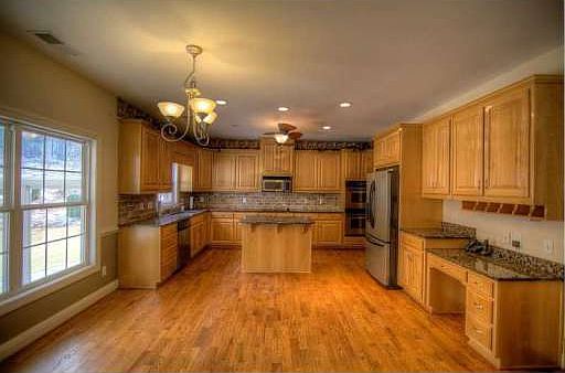 5th image of 831 Kennedy Ct
