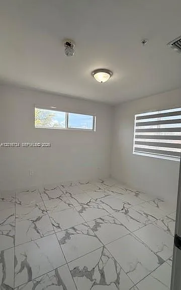 811 E 52nd St #102 — Photo 24