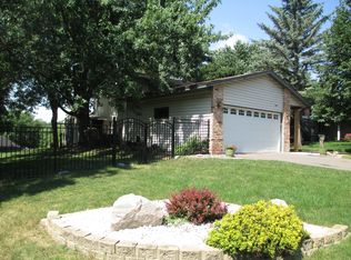 6840 Woodhill Trl, Eden Prairie, MN 55346