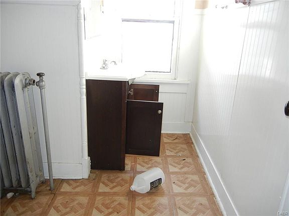 5th image of 3320 E 3rd St
