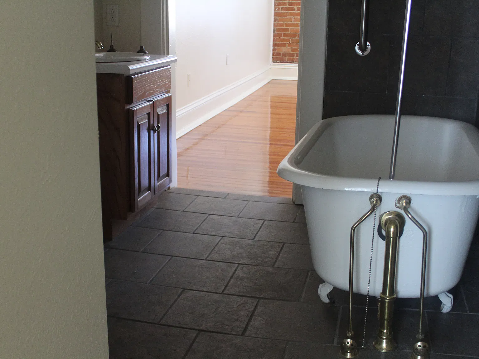 2 bed, 700 sqft, $1,200 — Photo 4
