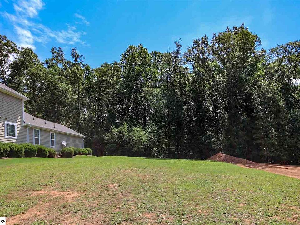 2nd image of 205 Grandmont Ct