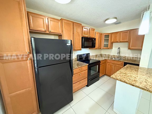 2nd image of 824 NE 17th Ter APT 4