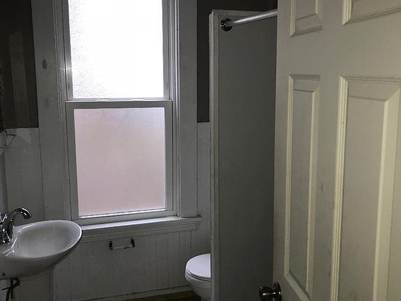 5th image of 426 Cadwell Ave NW