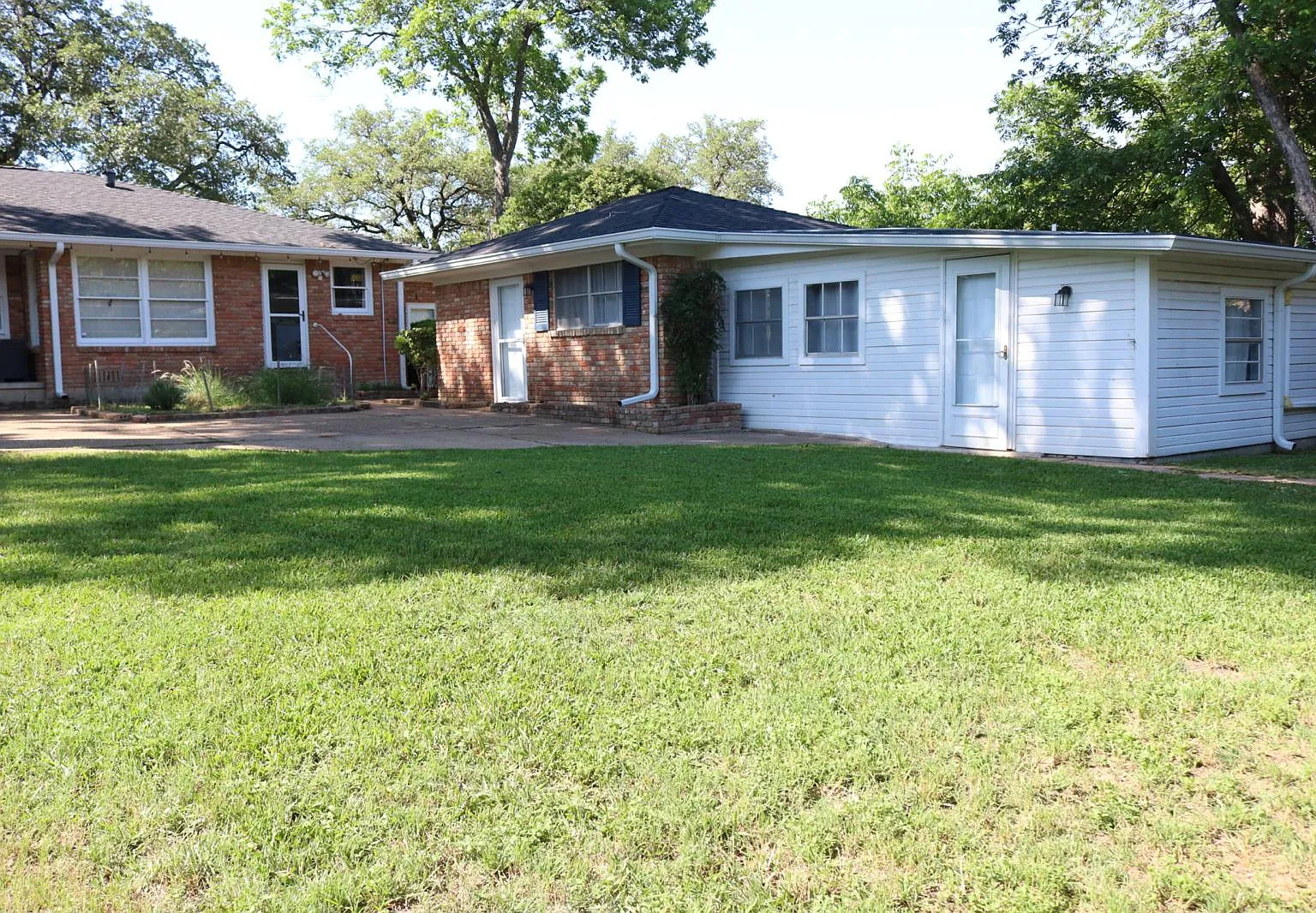 2 bed, 596 sqft, $1,700 — Photo 1