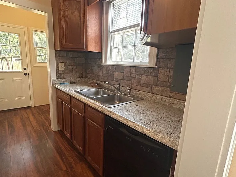 1220 Pickens St — Photo 17