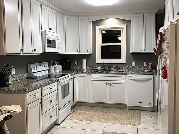 5th image of 119 Cedar St