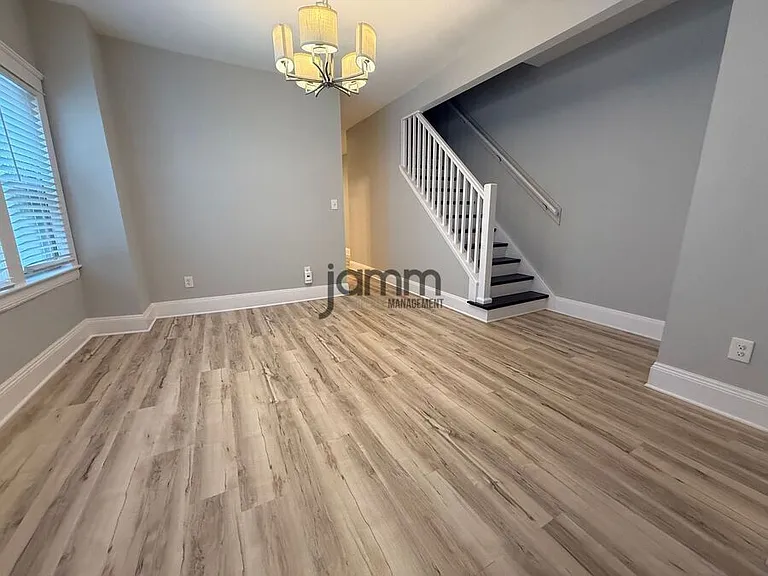 1441 W 58th St #1 — Photo 6