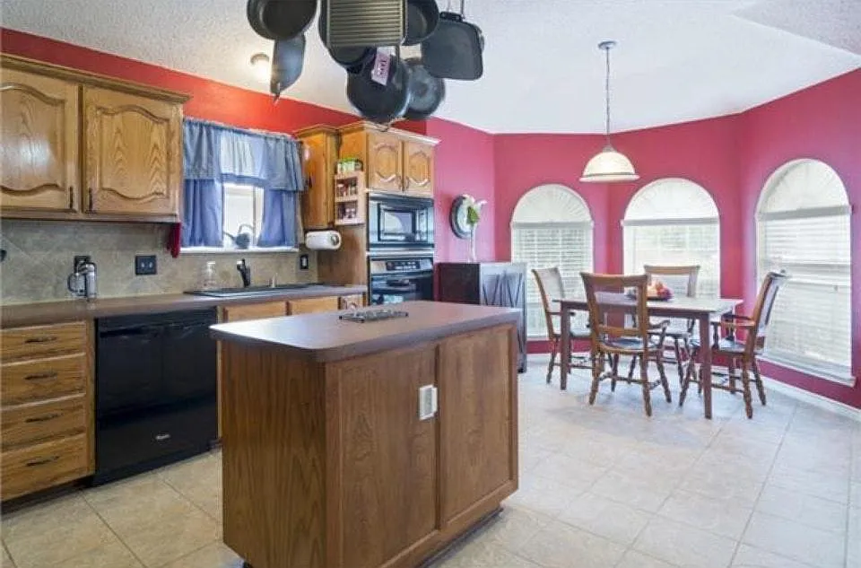 3 bed, 1716 sqft, $2,250 — Photo 3