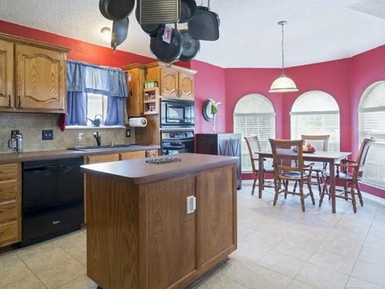 1461 Norfolk Ct — Photo 3