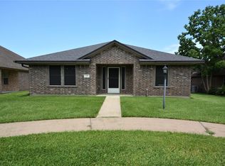 137 Silverbell Cir, Lake Jackson, TX 77566